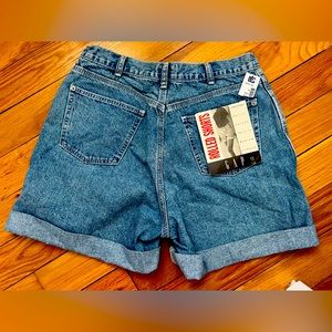 Unworn Vintage Gap Rolled Shorts with Original Tags
